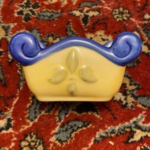 Pfaltzgraffe mini planter. So cute!3 1/2 in wide, 2 1/2 in length,2 1/2 in tall.